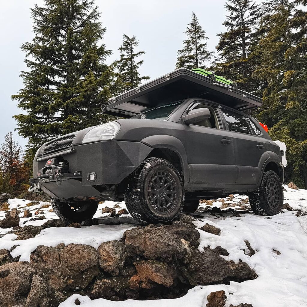 Custom suspension lift with 1.5″ strut tower spacers and 1″ longer springs (rated for 200 lbs front / 350 lbs rear)