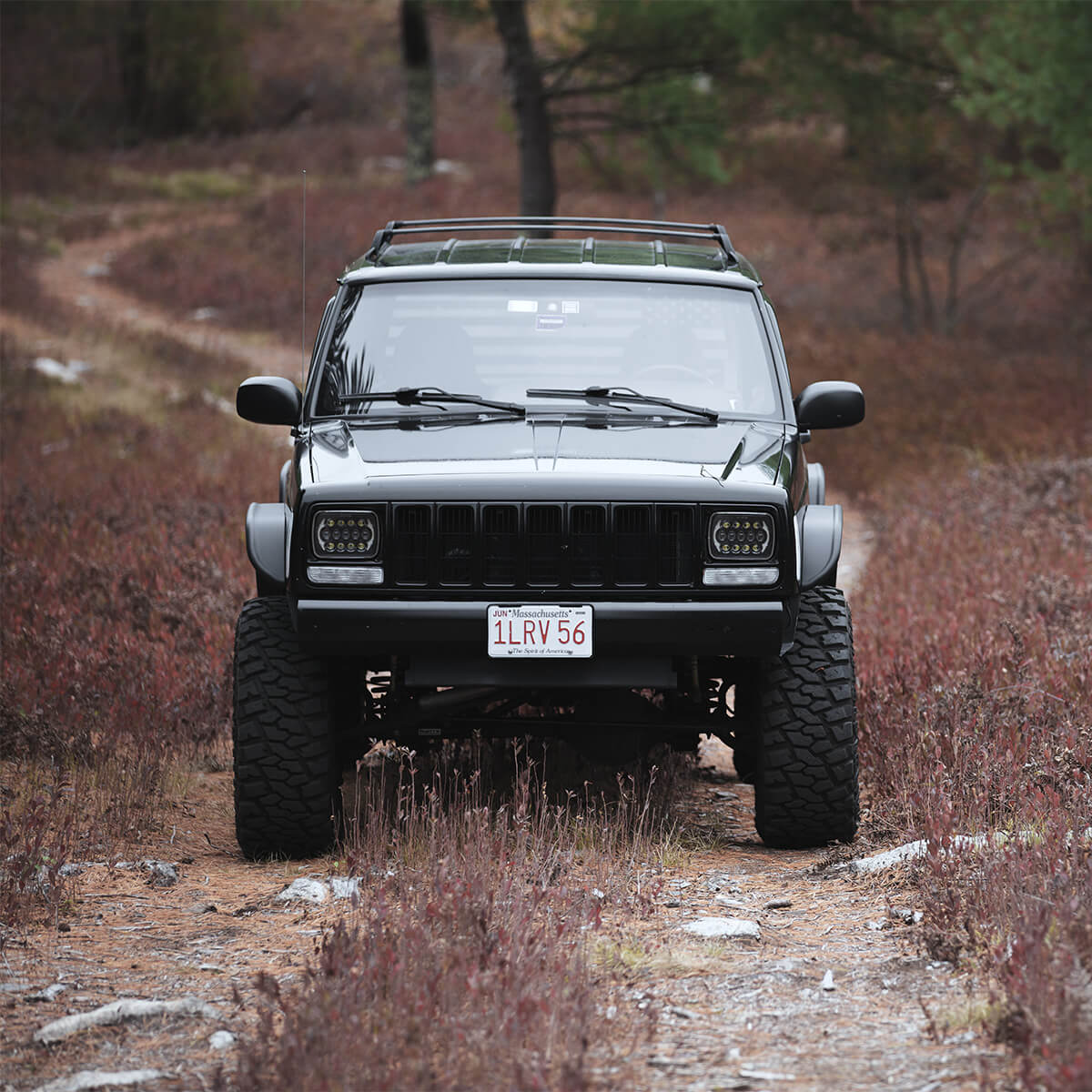 Badass lifted Jeep Cherokee XJ on 33 inch tires