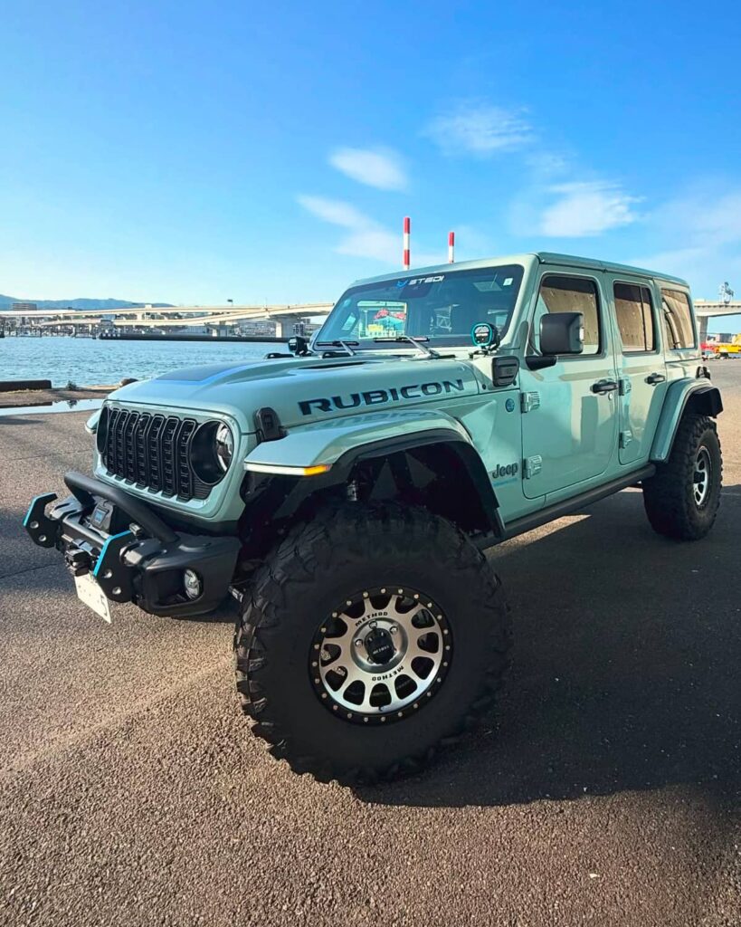 Jeep Wrangler JL Rubicon Hybrid on Method MR 305 off road wheels