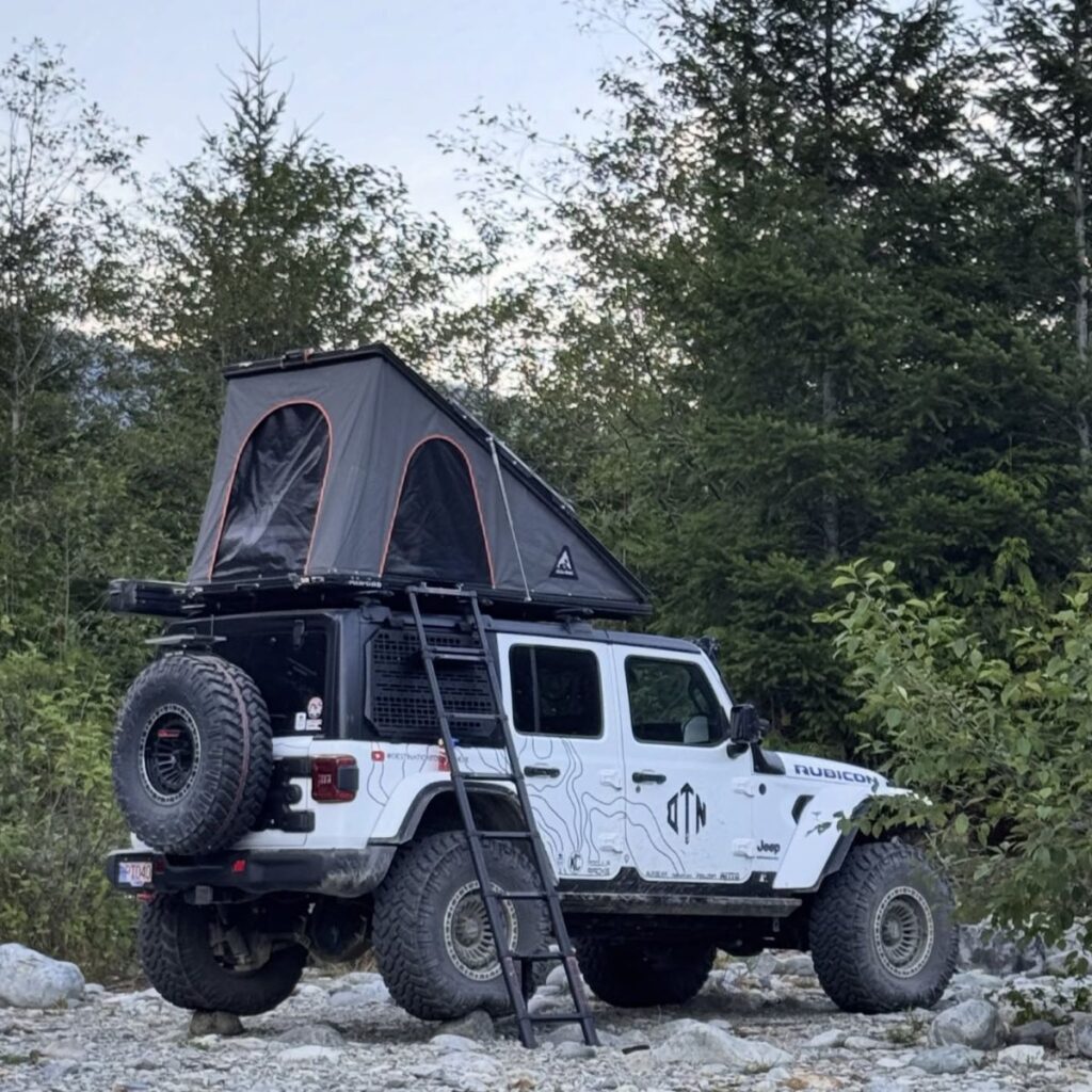 Alucab hardshell roof top tent
