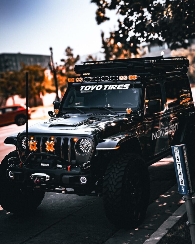 Jeep Wrnagler JL Unlimited overland build with many off-road modifications