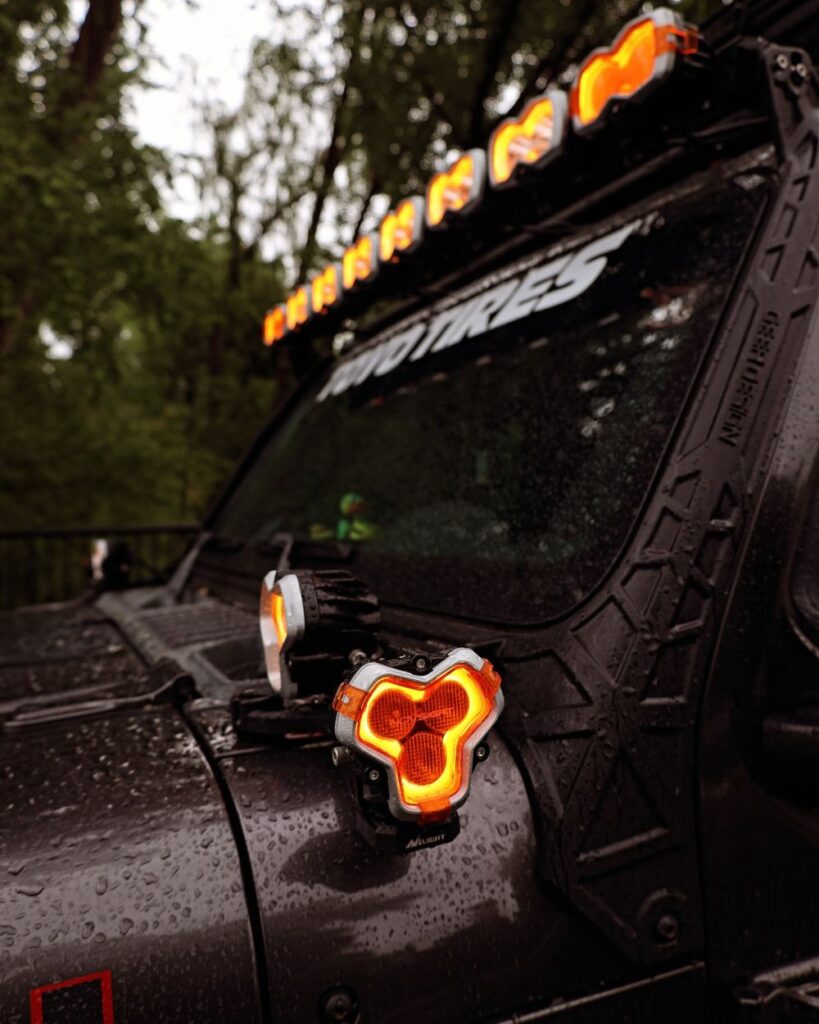 Novsight Cyber series 3" cubes X2 and Novsight Side floods X2 rear driving beams for chasers