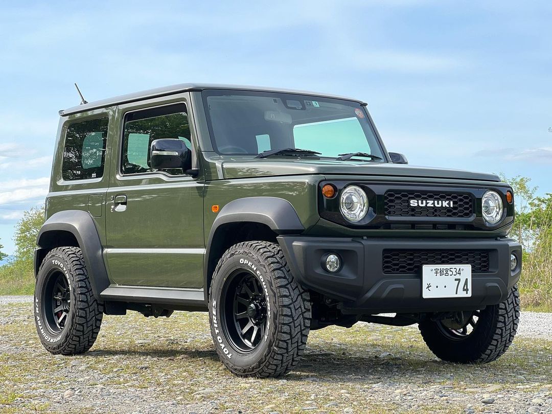 Lifted Suzuki Jimny on a set of Toyo Open Country A/T offroad tires