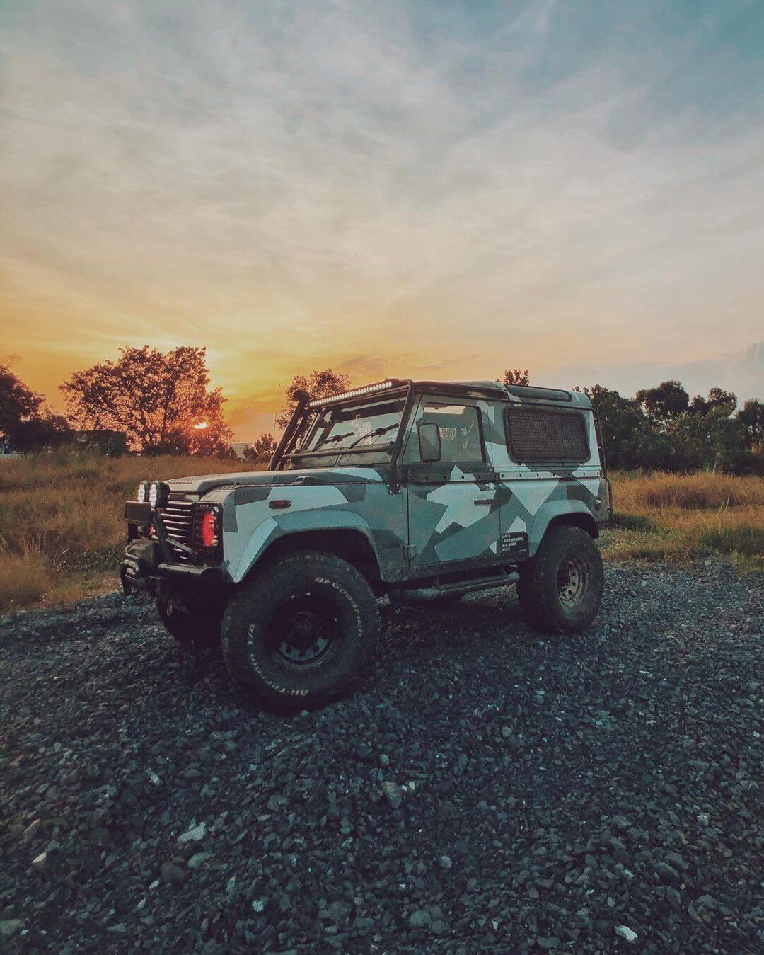 Lifted 2006 Land Rover Defender 90 on 33 inch tires