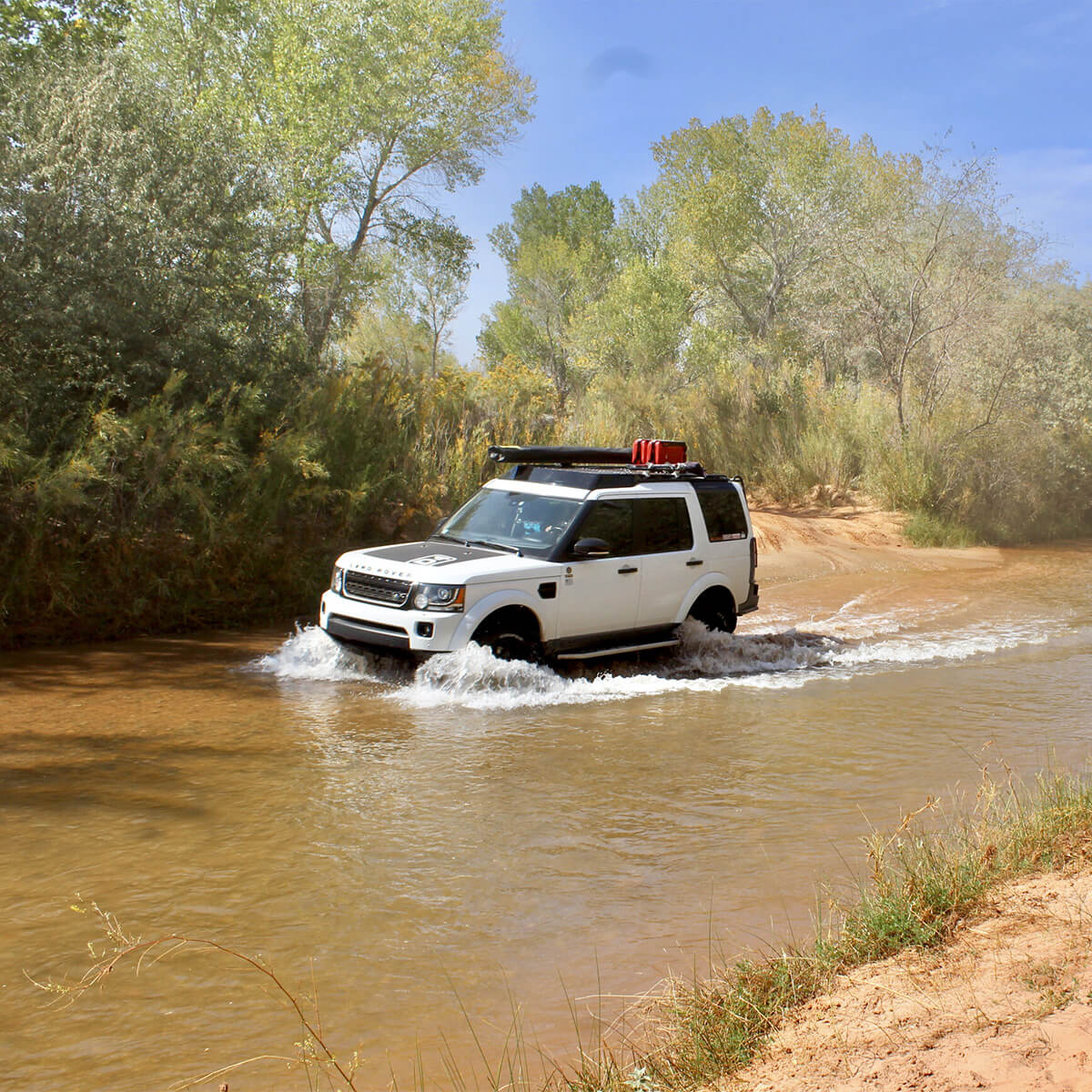 Land ROver Discovery 4 water fording
