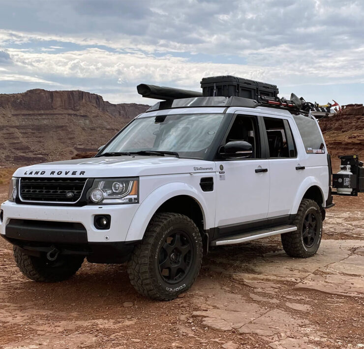 Lifted Land Rover Discovery 4 - Modern Off-roader With The Camel Trophy DNA