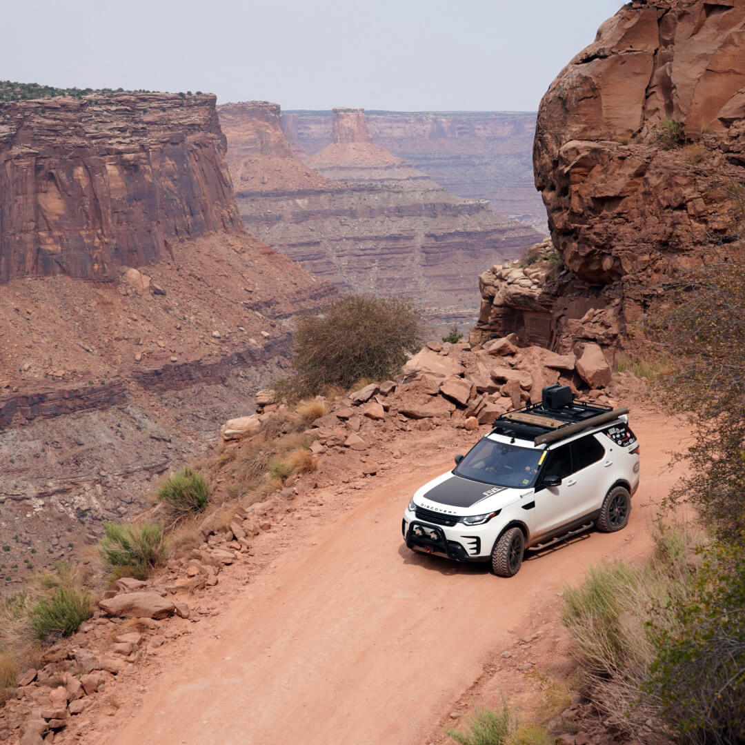 land rover discovery off road