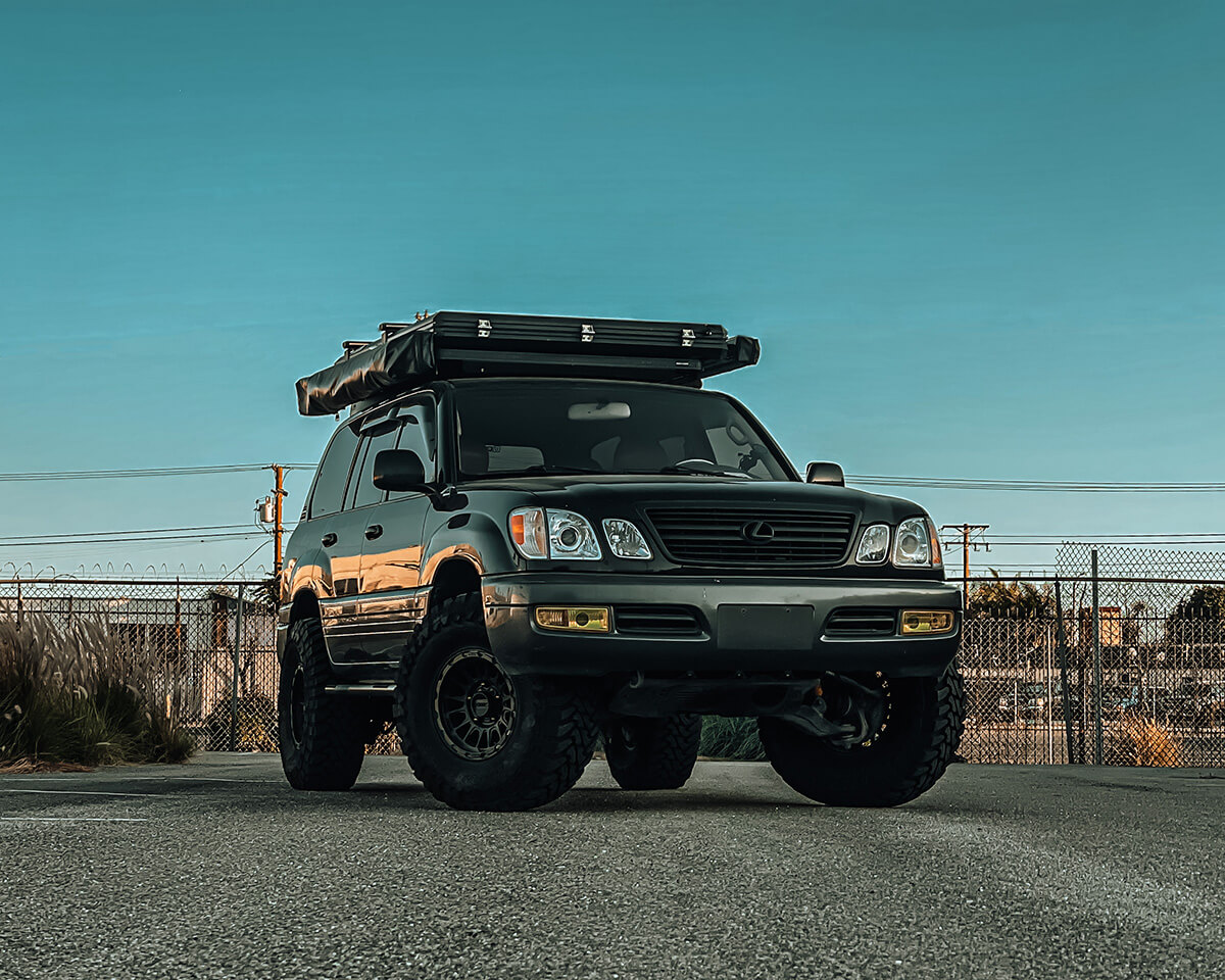 1999 Lexus LX470 with OME 2.5" Lift Kit with Heavy Duty springs