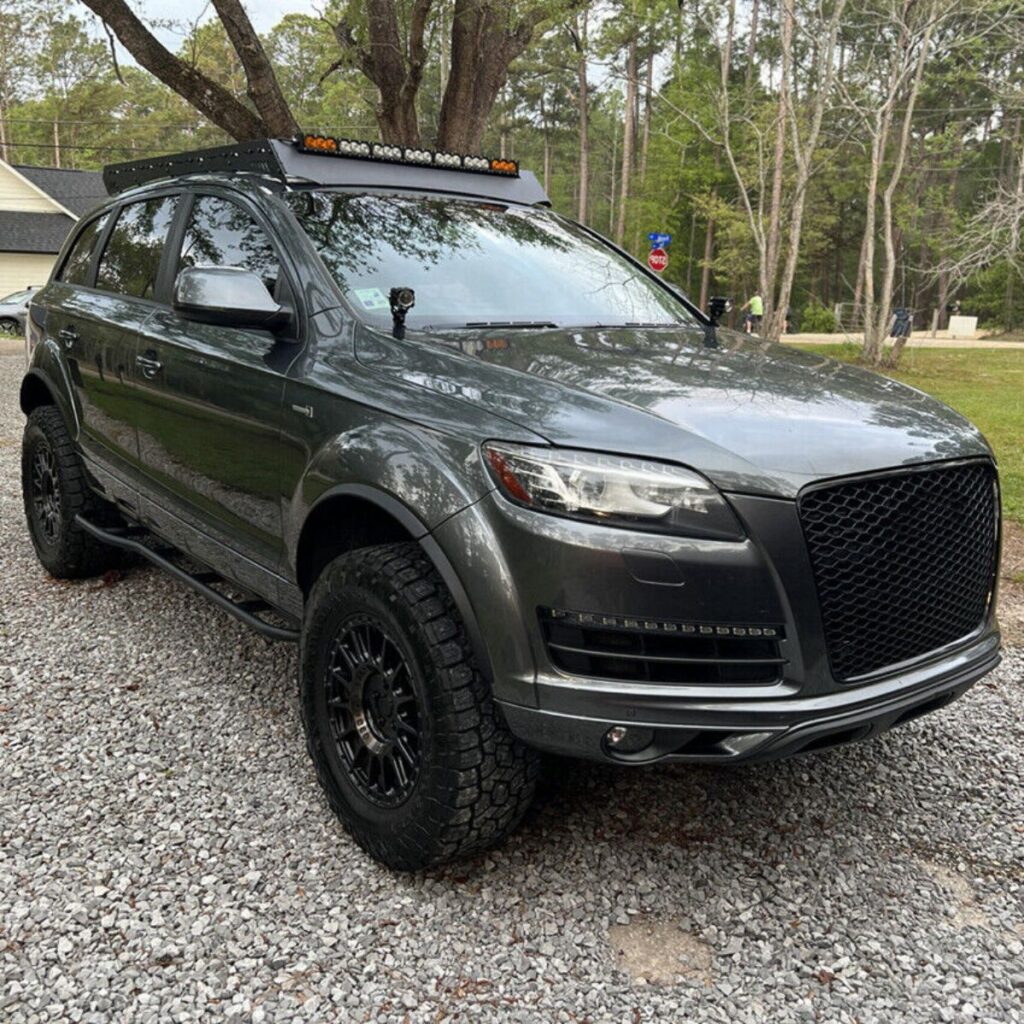 Lifted Audi Q7 with air suspension adjustable end links