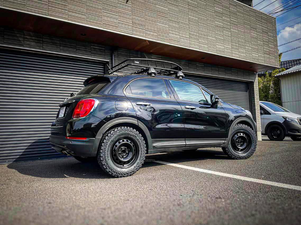 Lifted Fiat 500x with off-road tires