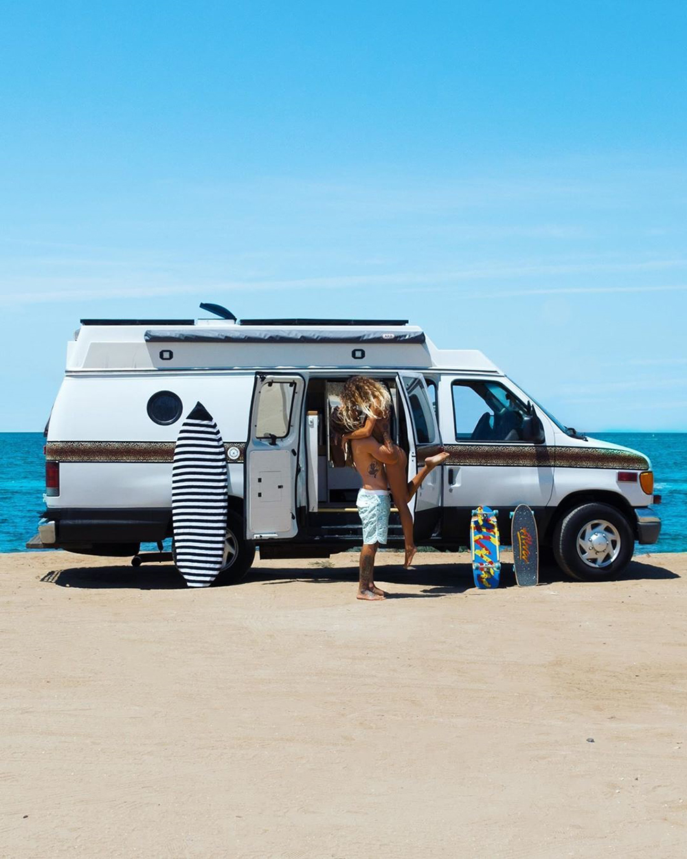 Van Life - overland project Ford E350 skate and surf
