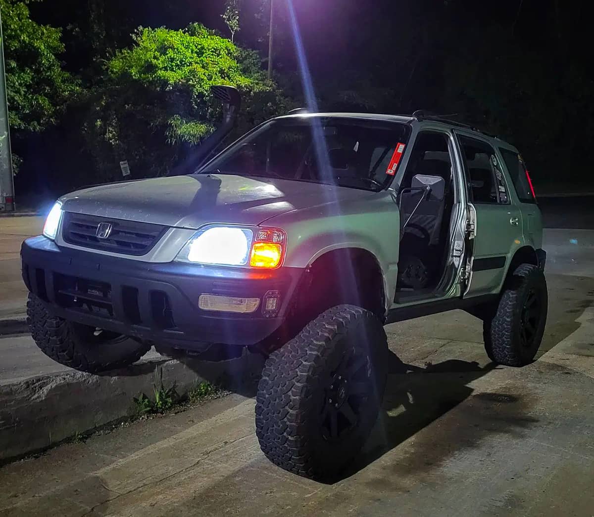 Offroading in a lifted Honda CRV with 4x4 modifications