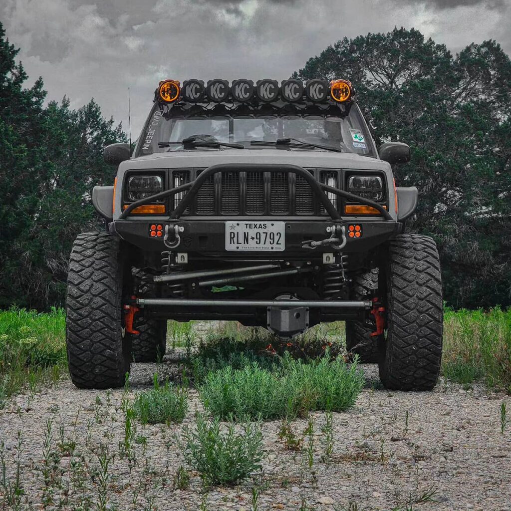 custom jeep Comanche Mj overland build with 7.5" suspension lift and 37 inch off road wheels