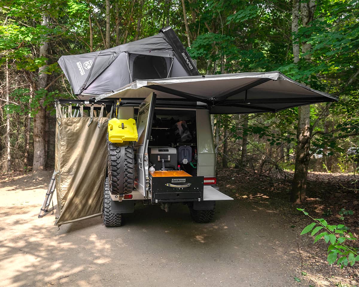 Quick pitch 270-degree awning and change room. Mercedes G-Class Overland expedition project