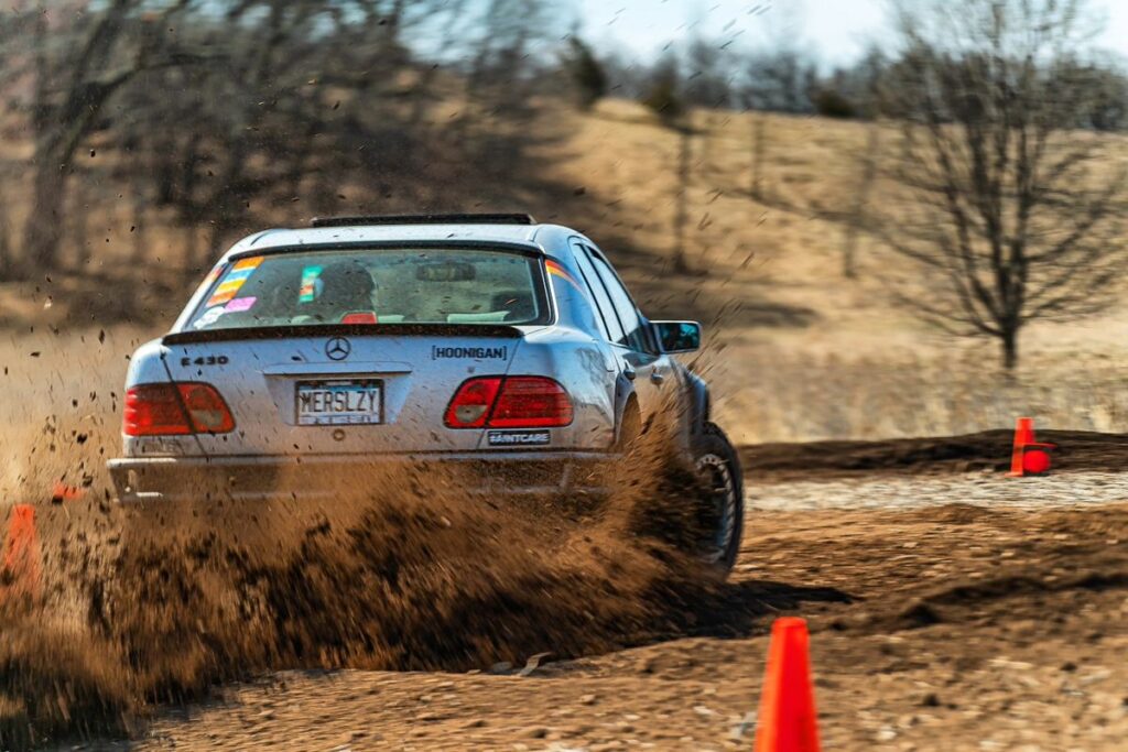 Welded rear differential on a Mercedes W210 E430 spraying dirt on an off-road track
