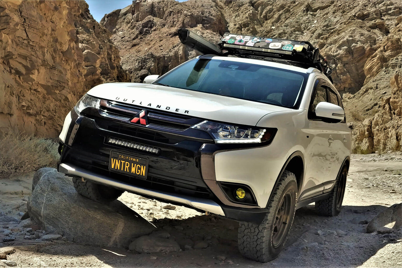 Lifted Mitsubishi Outlander With Offroad Mods Living Up to Its Name