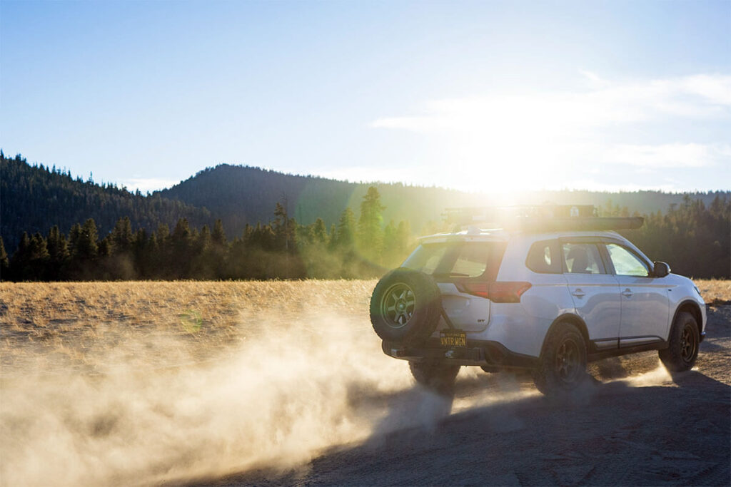 Mitsubishi Outlander offroad camping