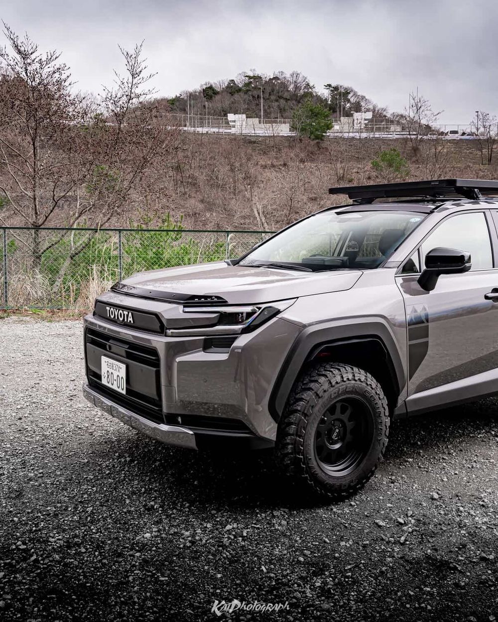 Black steel wheels on the front axle of a lifted 6th gen Toyota RAV4 build