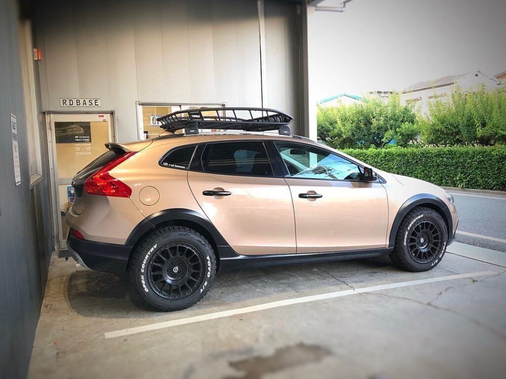 Lifted Volvo V Cross Country With Heico Sportiv Mods Off Road Wheels Offroadium Com