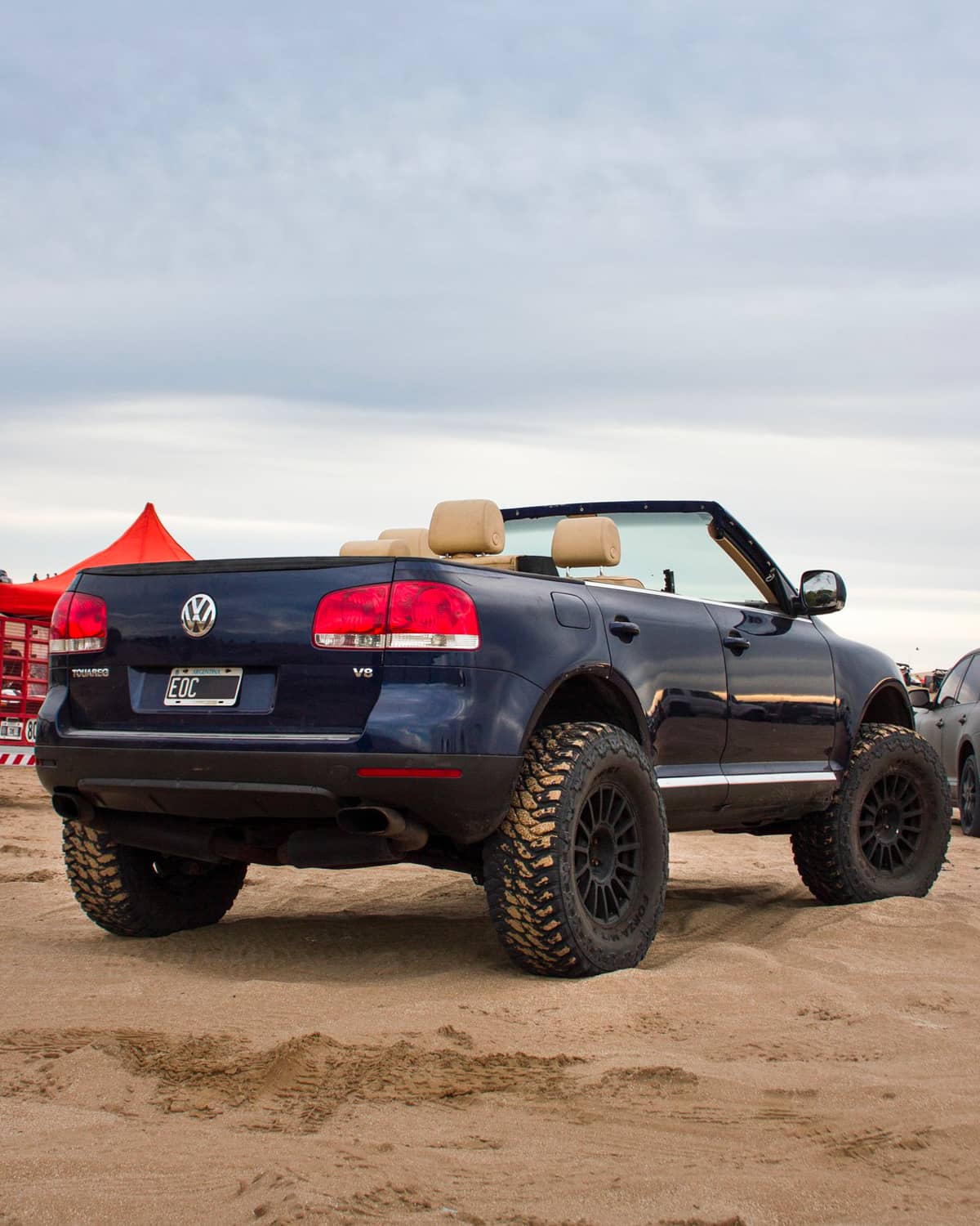 VW Touareg V8 with a chopped roof offroading in the dunes