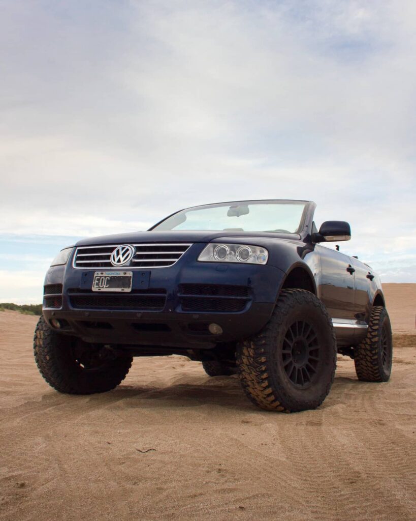 No roof Lifted VW Touareg MK1 on 35" off-road tires and 3 inch lift