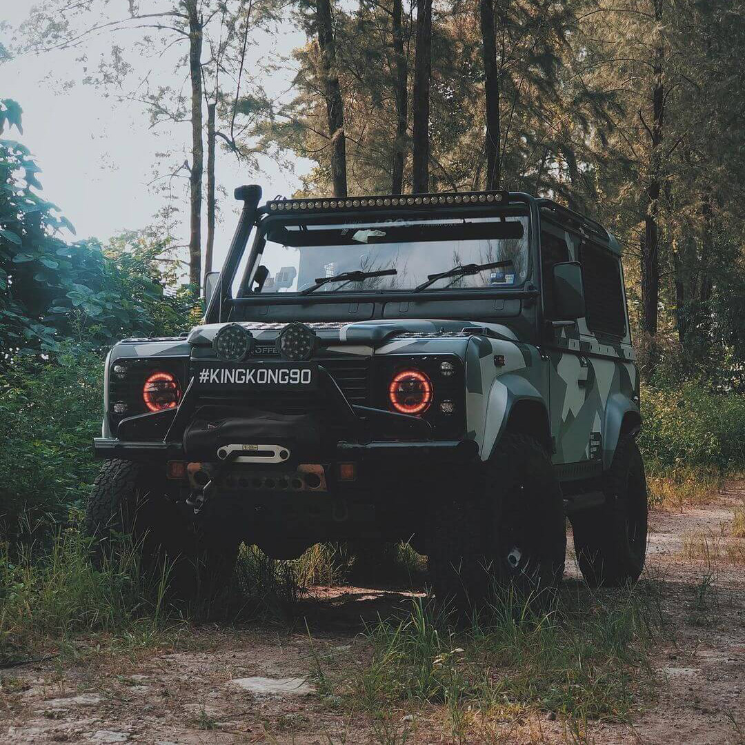 Aardbei Turbine mat Lifted 2006 Land Rover Defender 90 – Camouflaged Beast from The Rainforest  - offroadium.com