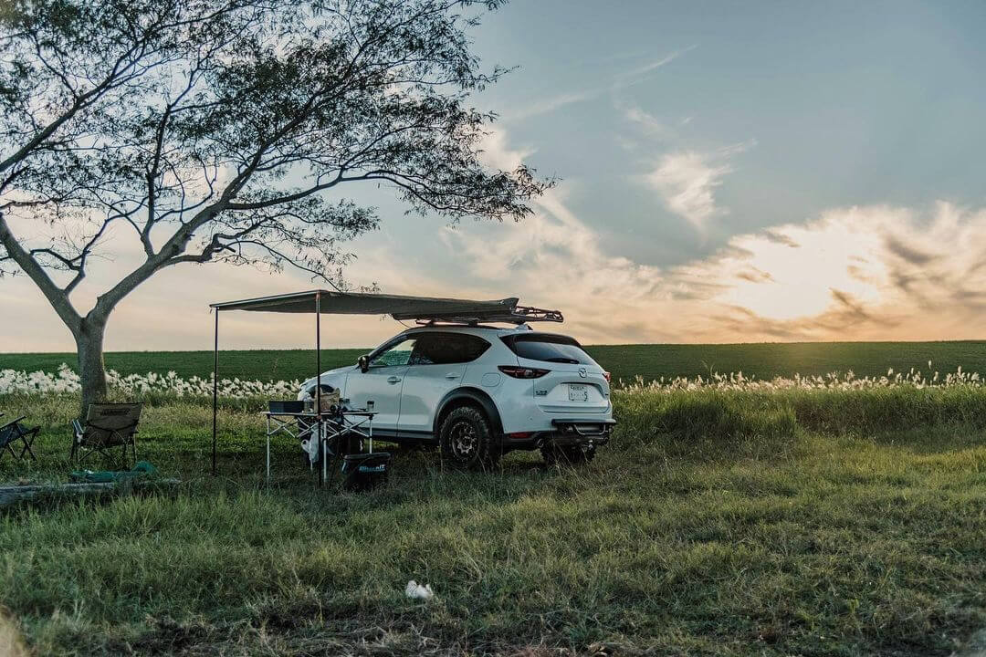 AWD crossover camping: Darche side awning