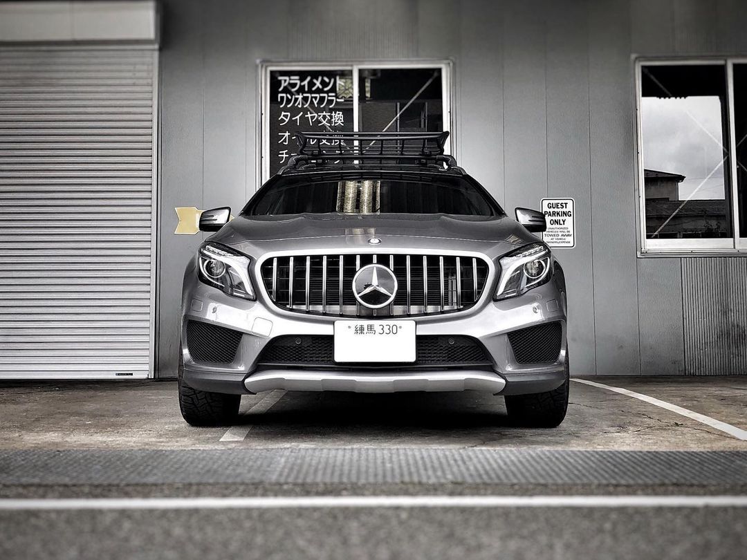 Lifted Mercedes GLA front end