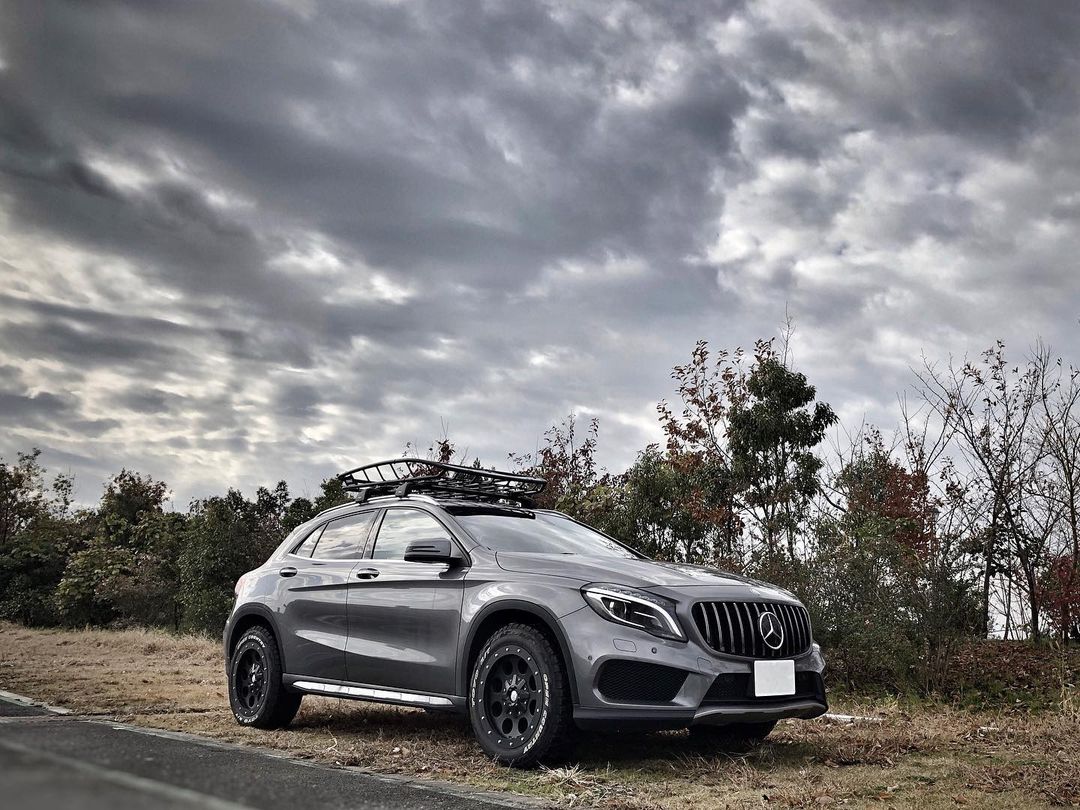 Modified Mercedes GLA with thule roof basket