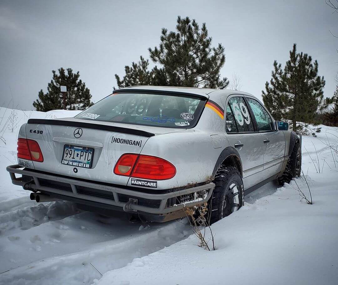 Mercedes E430 E210 RWD in the snow