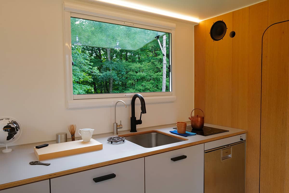 Sink and kitchen desk in a Mitsubishi Fuso overlander