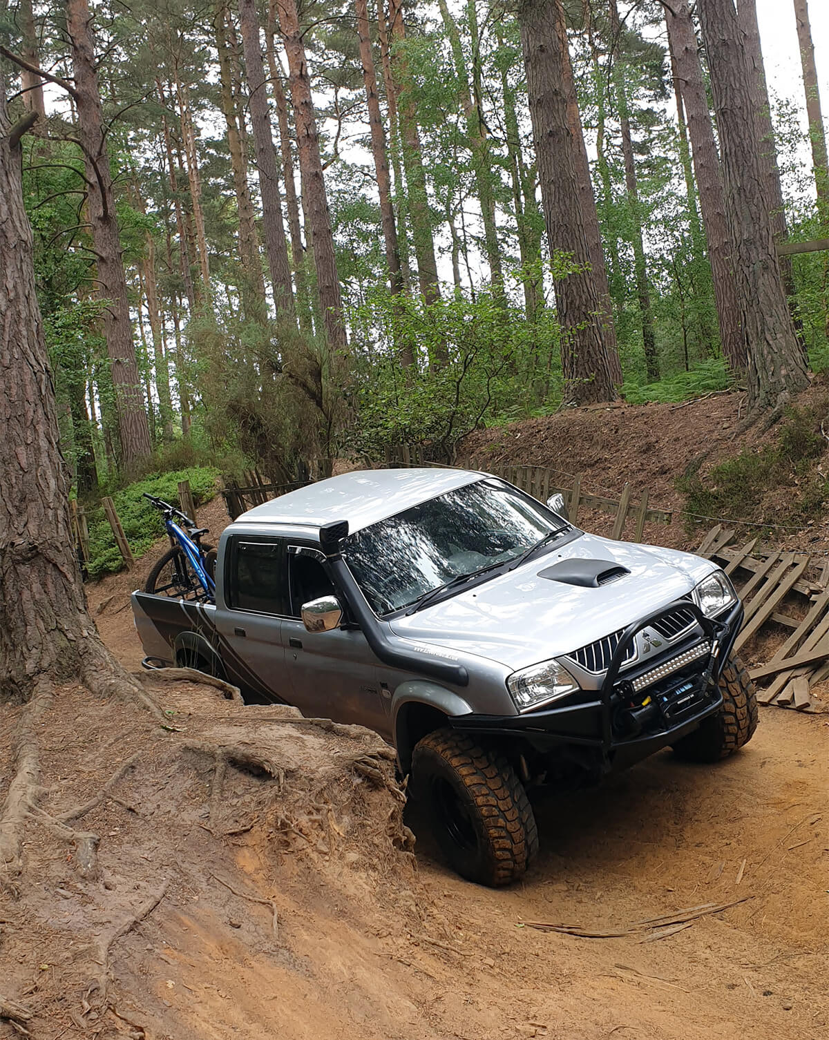2005 Mitsubishi L200 off-roading and overlandng