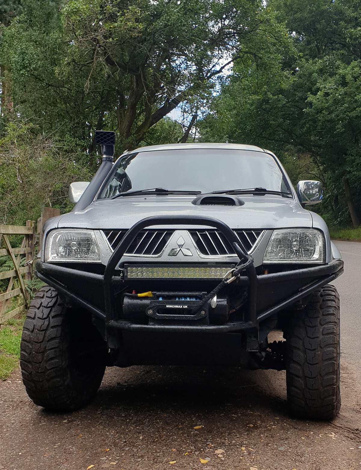 2005 Mitsubishi L200 Winch bumper