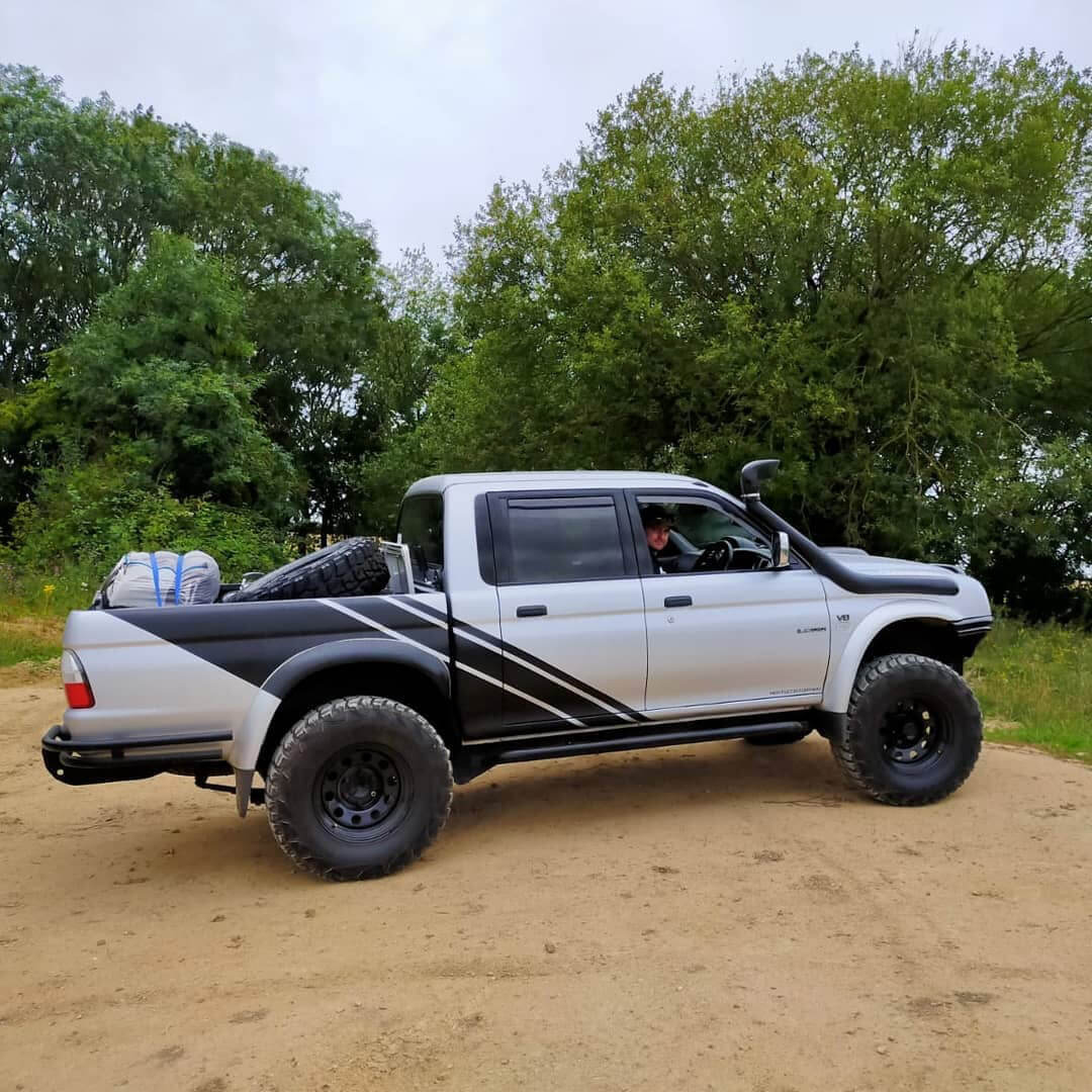 Lifted Mitsubishi L200 on 33 Inch tires