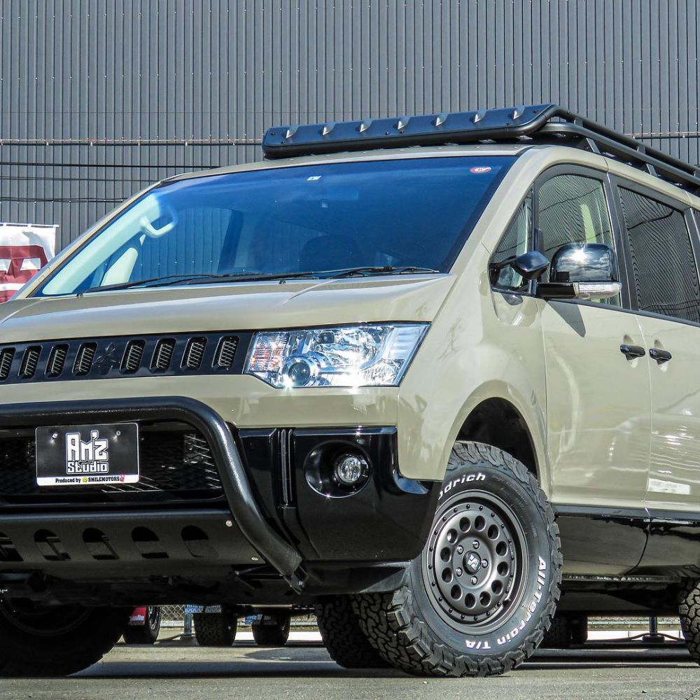 Lifted Mitsubishi Delica D5 on DF Goodrich T/A KO2 tires 235/70R16