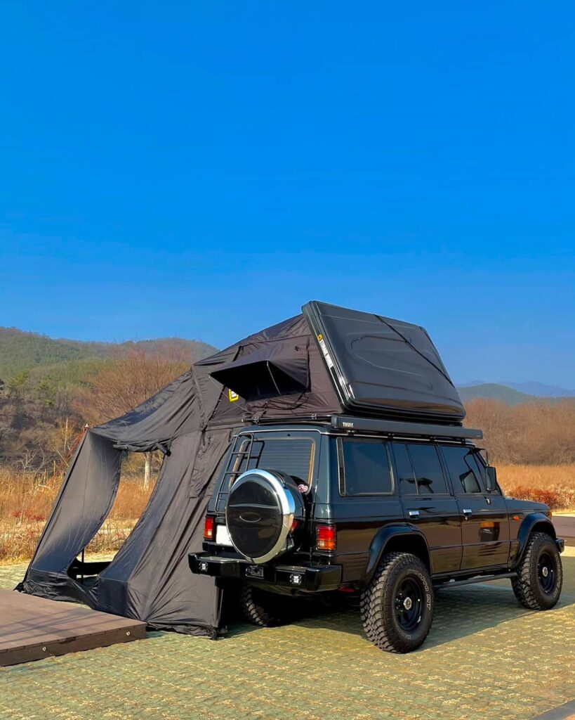 Hyundai Galloper ovelrand build with roof top tent and annex