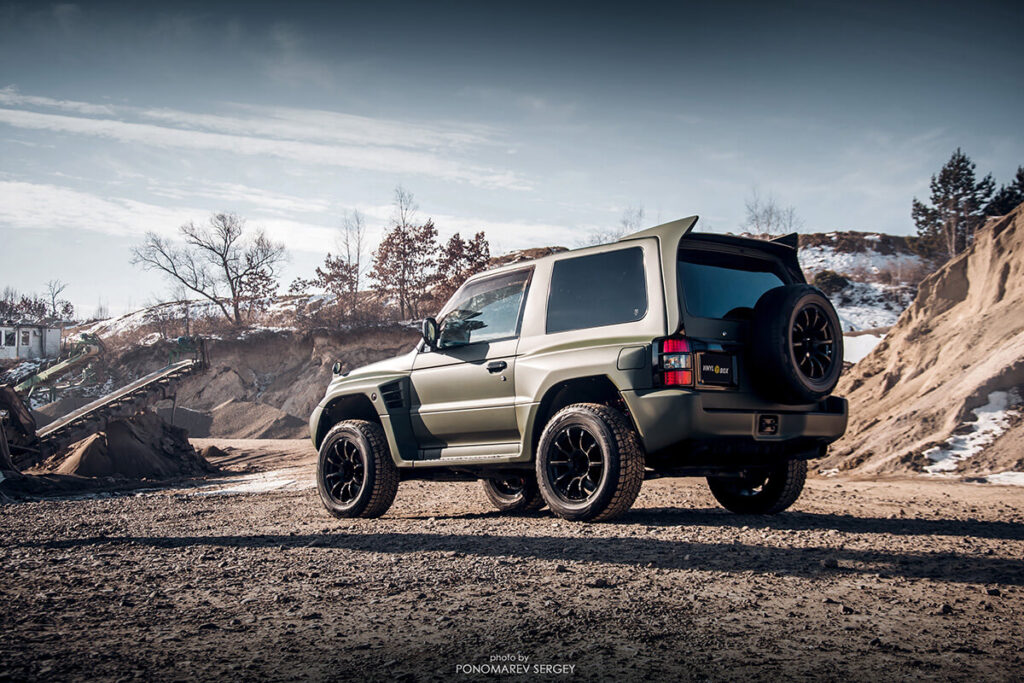 Mmc Mitsubishi Pajero Evolution Rear view