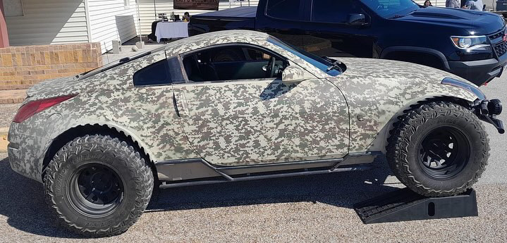 Lifted nissan 350z on 31" tires