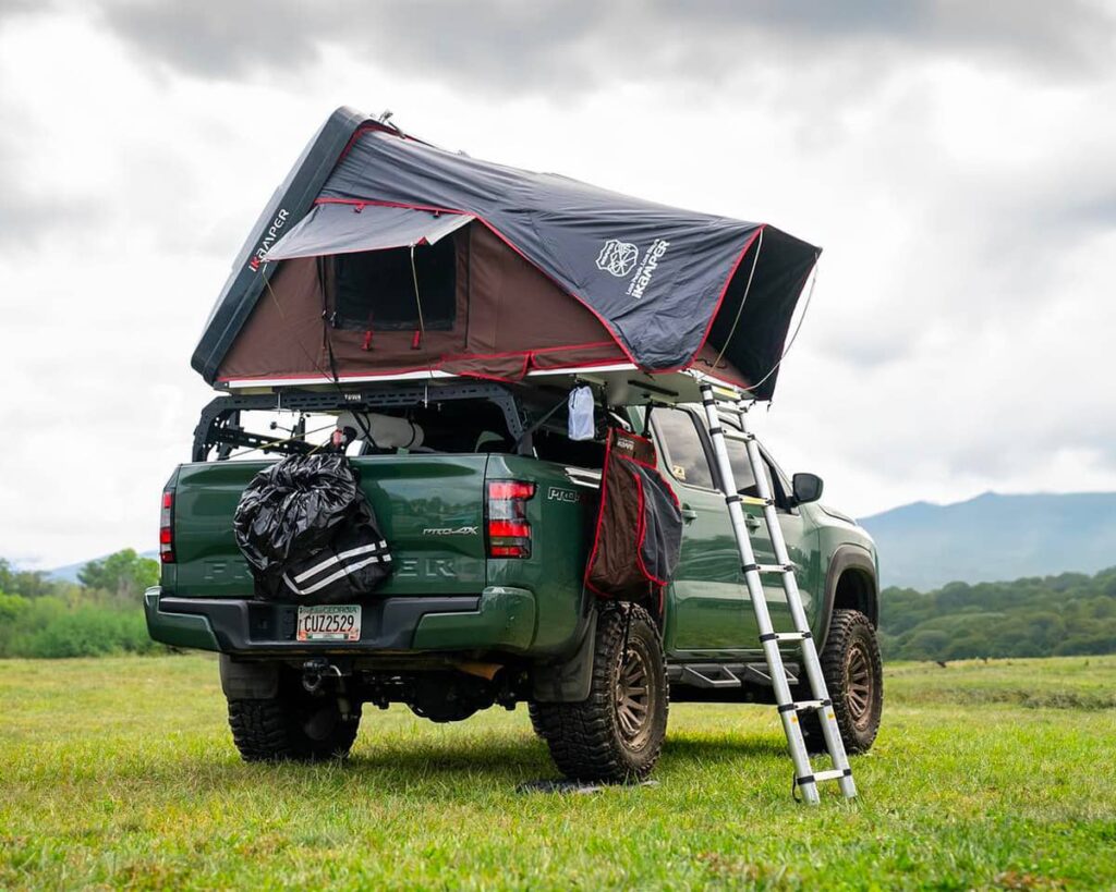 Nissa Frontier D41 ovelrand build with a iKemper hard shell roof top tent