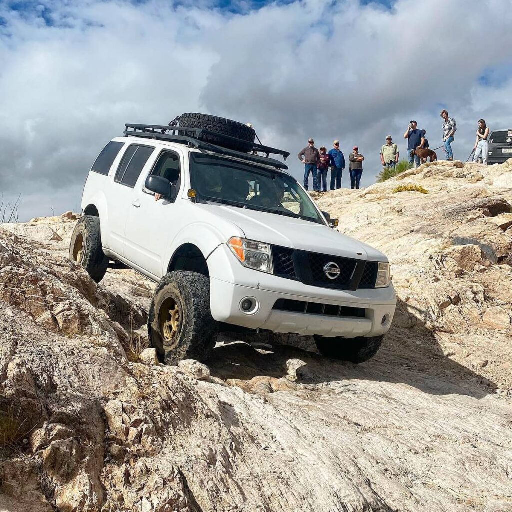 Nissan Pathfinder rock crawling