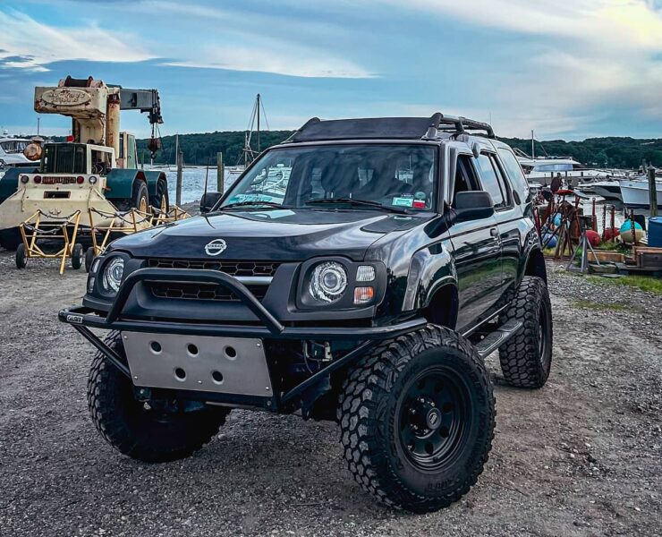 Black lifted Nissan Xterra off road build on 33" tires