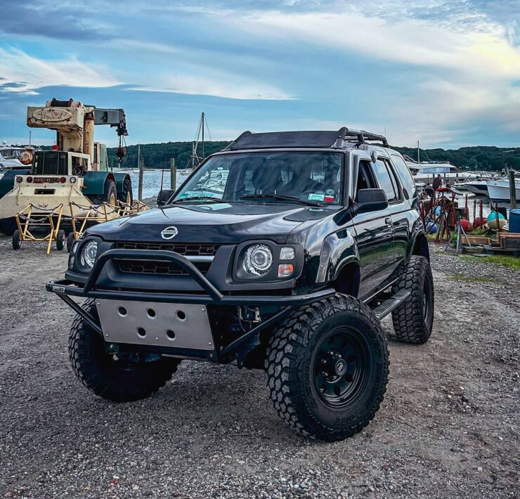 Black lifted Nissan Xterra off road build on 33" tires