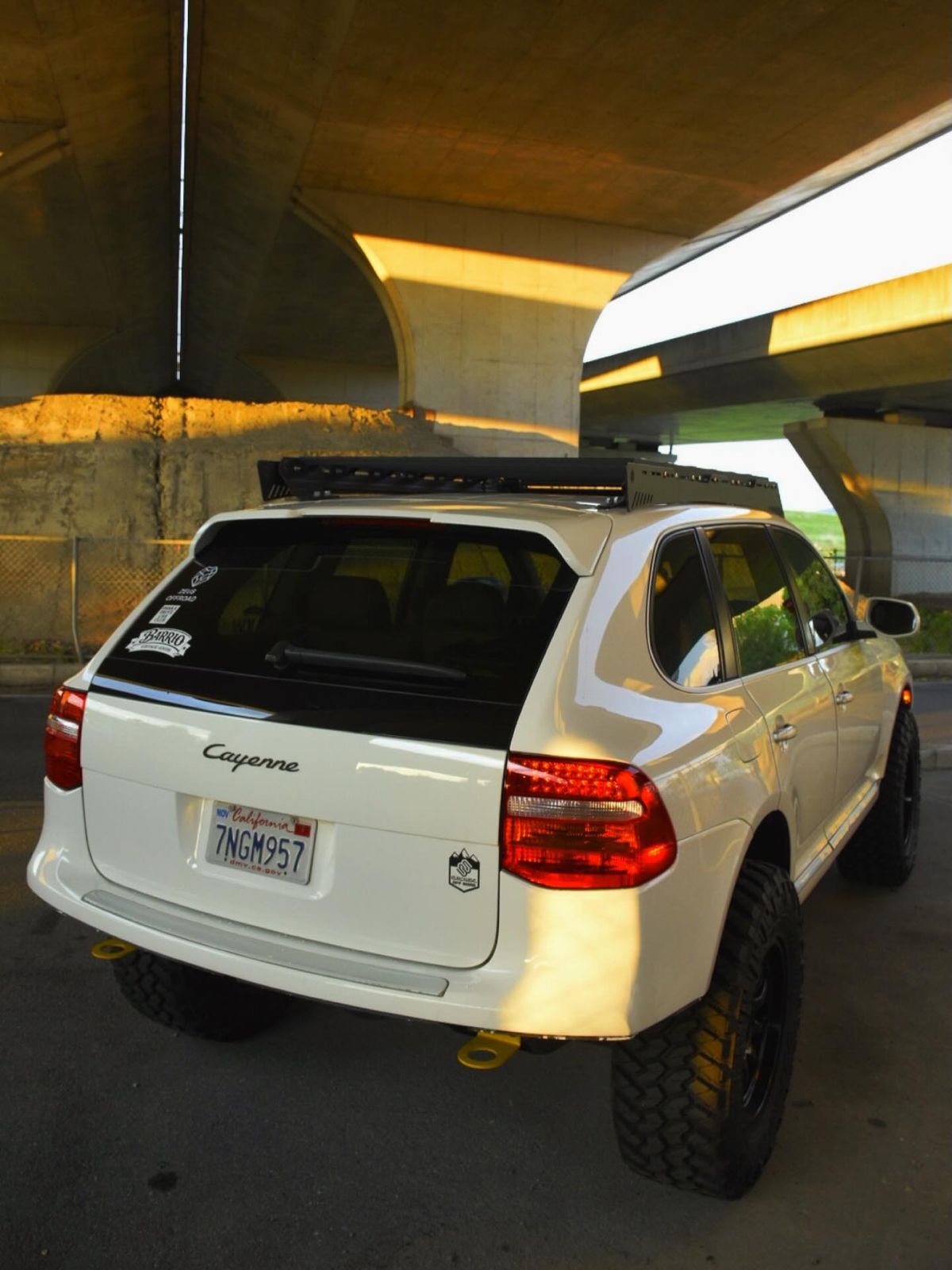 White Cayenne 957 with custom chopped rear bumper and tow shackles