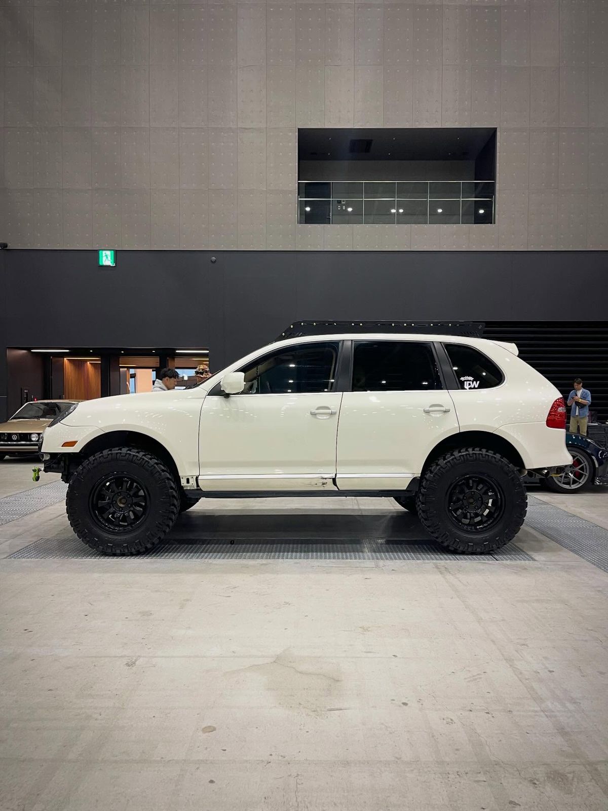 3" lift, 35x12.50R18 tires and a rocker chop - it is doable!