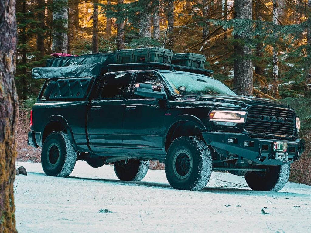 Ram 2500 Cummins lifted on Carli Suspension 2.5″ leveling kit, Carli backcountry reservoir shocks and
Airlift Airbags in the rear