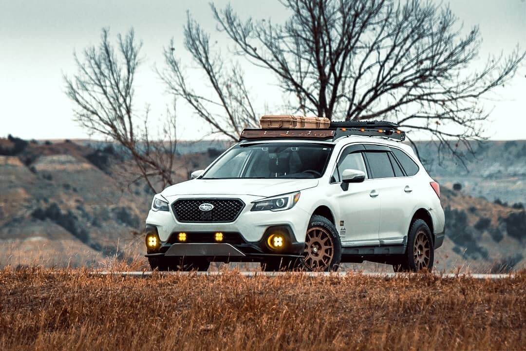 Subaru outback white 3.6L