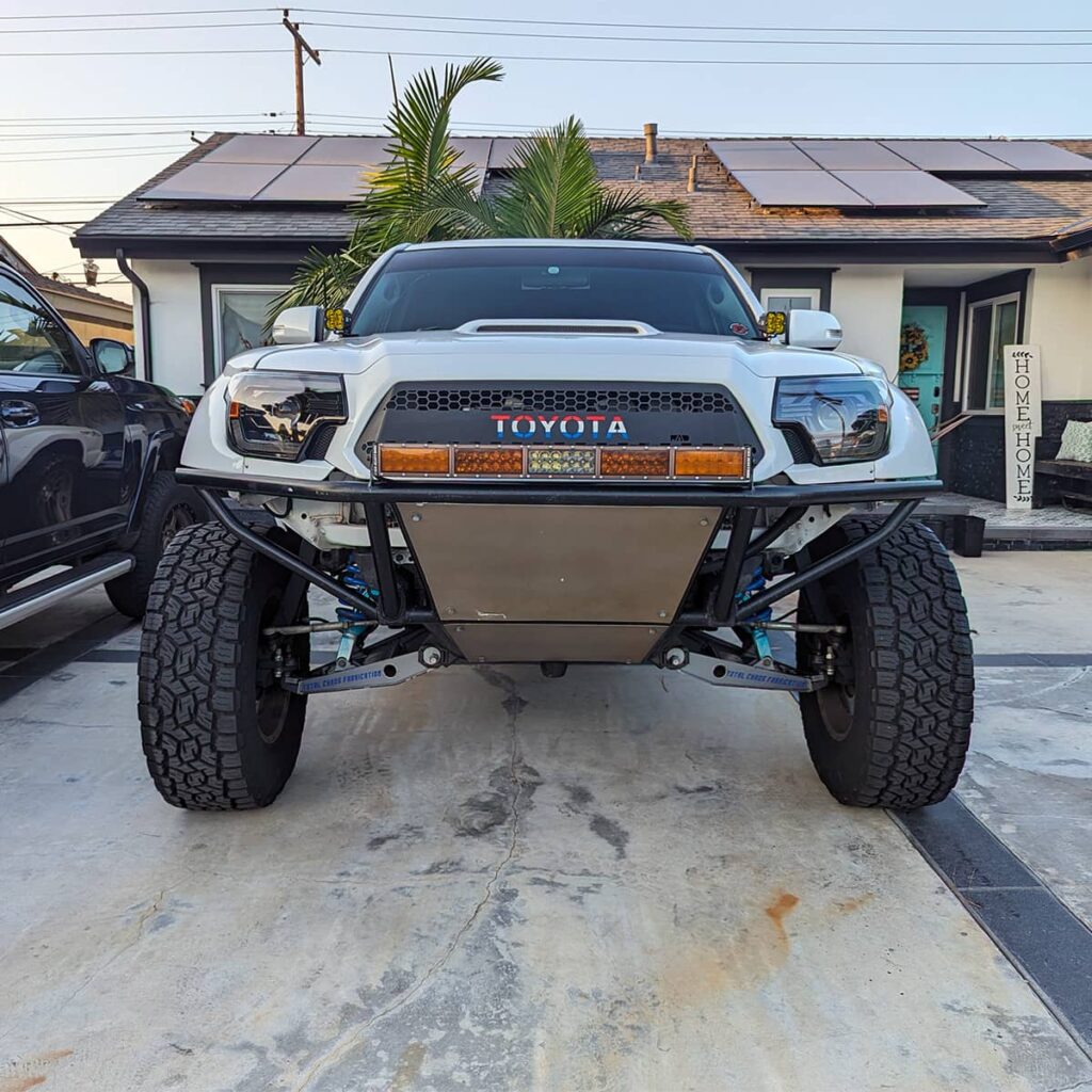 Supercharged Toyota Tacoma Prerunner with long travel suspension Total chaos 3.5″ long travel
Camburg 4″ race spindles
King 2.5 x 8 coilovers
King 2.5 x 8 triple bypasses