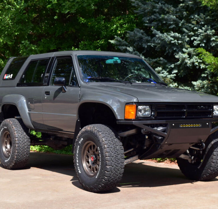 First-Generation Toyota 4Runner 33 inch tires and 5 inch lift