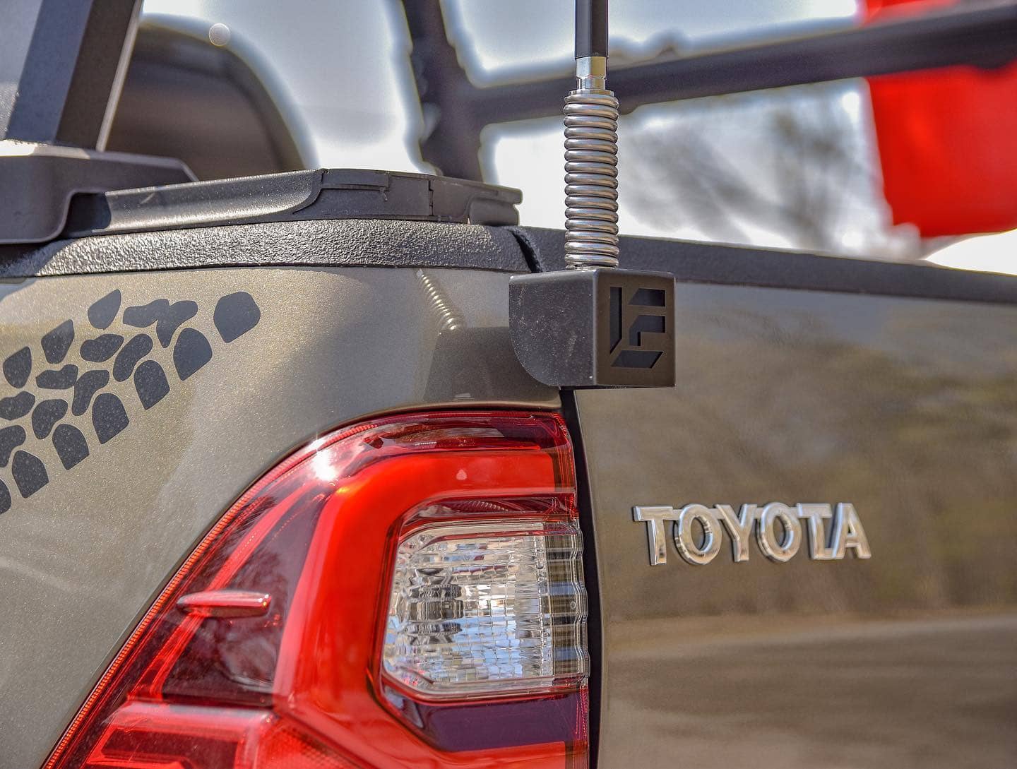 Toyota Hilux bed antenna mount