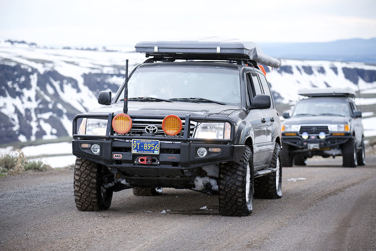 Toyota Land Cruiser deflated tires for off-roading